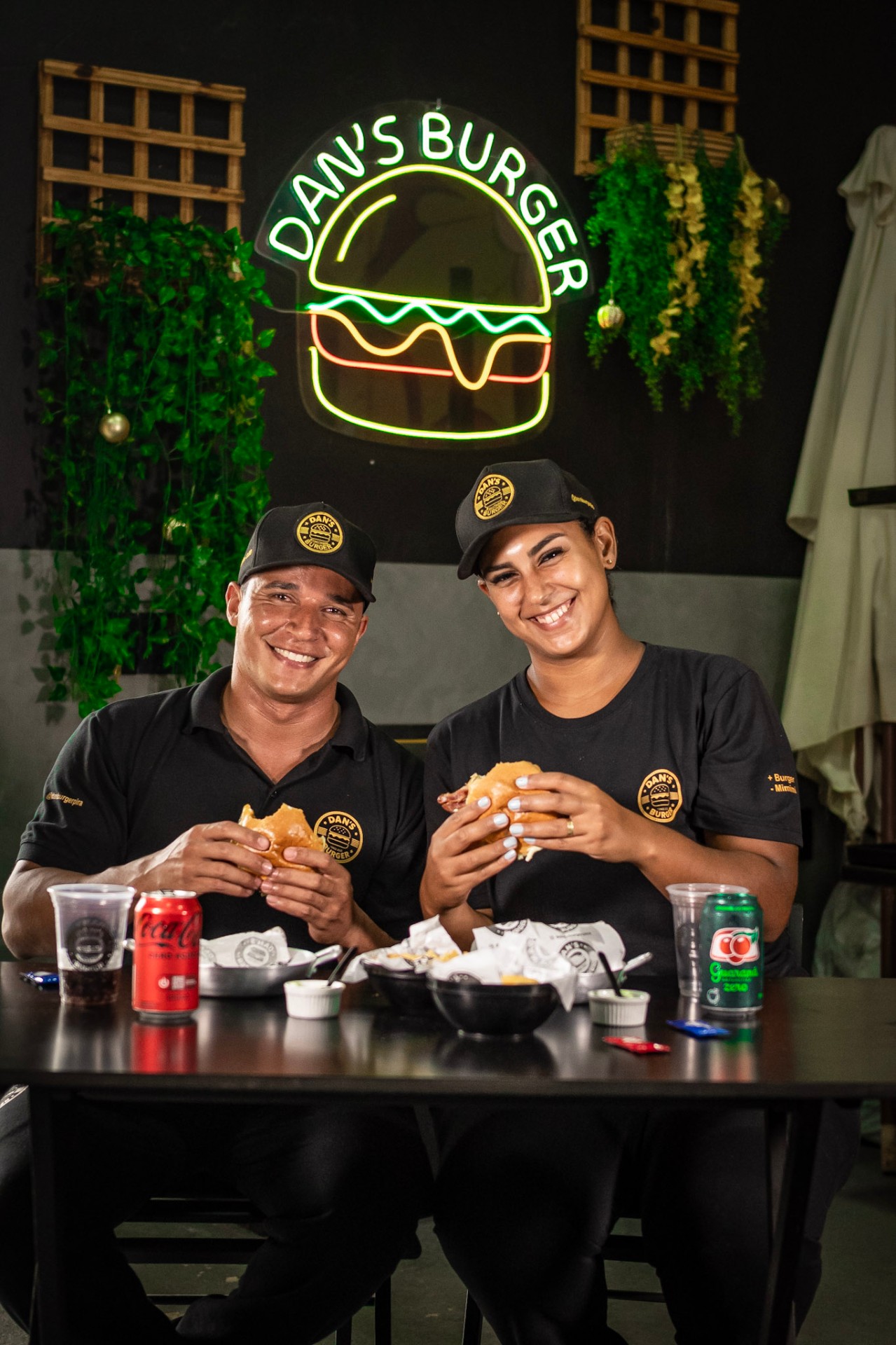 Daniel e Sara, fundadores da Dan's Burger Piracicaba